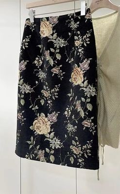 Soft  100 Polyester Fabric Winter Roses Chenille Jacquard 148CM Fabric